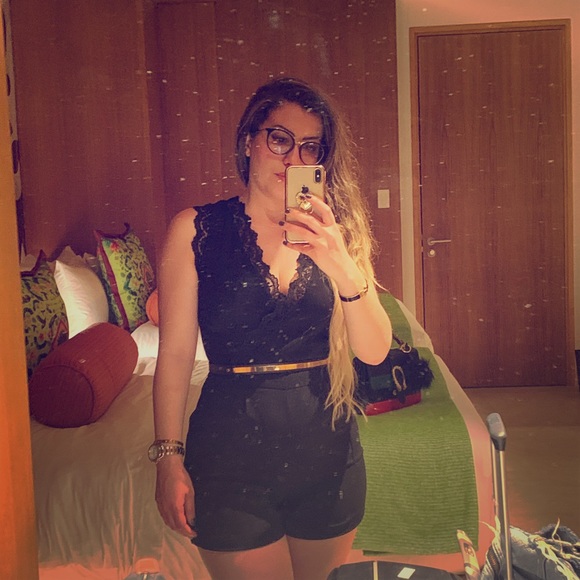 Black short sleeve romper - Picture 2 of 3